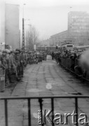 2.12.1981, Warszawa.
Pacyfikacja Wyższej Oficerskiej Szkoły Pożarniczej.
Fot. Marcin Jabłoński, zbiory Ośrodka KARTA