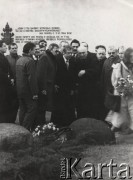 Styczeń 1990, Warszawa, Polska.
Vaclaw Havel przy grobie księdza Jerzego Popiełuszki znajdującym się na terenie Kościoła św. Stanisława Kostki. Na zdjęciu widnieje napis - słowa Jana Pawła II wypowiedziane 5.11.1984: 