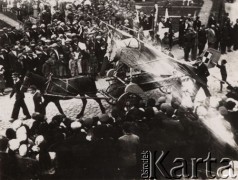Lata 30-te, Radzyń Podlaski, woj. Lublin, Polska.
Samolot ufundowany przez mieszkańców miasta.
Fot. NN, zbiory Ośrodka KARTA, kolekcję rodziny Petrulewiczów przekazały Halszka i Wanda Żuromskie
