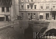 Lata 30-te, Warszawa, Polska.
Stare Miasto, fragment murów Barbakanu.
Fot. NN, zbiory Ośrodka KARTA, kolekcję rodziny Petrulewiczów przekazały Halszka i Wanda Żuromskie

