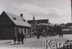 1940-1944, Radzyń Podlaski, woj. Lublin, Polska.
Ulica miasteczka, w tle renesansowy kościół pod wezwaniem Świętej Trójcy.
Fot. Kazimierz Petrulewicz, zbiory Ośrodka KARTA, kolekcję rodziny Petrulewiczów udostępniły Halszka i Wanda Żuromskie