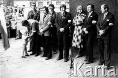 3.05.1981, Tychy, Polska.
Pierwsze w Tychach obchody niepodległościowe rocznicy podpisania Konstytucji 3-go maja. Na zdjędiu organizatorzy: Krystyna Kanclerz, prof. Mieczysław Pater (UWroc), ks. prałat Eugeniusz Świerzy (proboszcz parafii p.s. Marii Magdaleny w Tychach); Leszek Waliszewski (1 przewodniczący MKS Górnego Śląska). 
Fot. NN, zbiory Ośrodka KARTA, przekazała Halina Spasowska