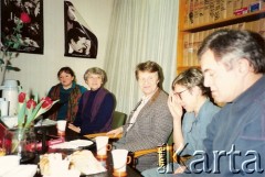 Maj 1989, Sztokholm, Szwecja.
 Spotkanie, którego celem było utworzenie Komitetu Obywatelskiego przed czerwcowymi wyborami w 1989. Druga od lewej siedzi Maria Borowska
 Fot. NN, zbiory Ośrodka KARTA, udostępniła Katarzyna Sławska
     
