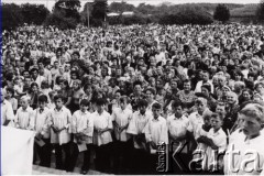 17.08.1974, Zbrosza Duża, powiat Grójec, Polska
Poświęcenie kościoła pod wezwaniem św. Jana Chrzciciela.
Fot. NN, zbiory Ośrodka KARTA, udostępnił ks. Czesław Sadłowski