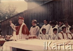 lata 70-te, brak miejsca, Polska
Kardynał Stefan Wyszyński odprawiający mszę świętą.
Fot. NN, zbiory Ośrodka KARTA, udostępnił ks. Czesław Sadłowski