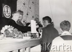 17.08.1974, Zbrosza Duża, powiat Grójec, Polska
Poświęcenie kościoła pod wezwaniem św. Jana Chrzciciela, w środku stoi kardynał Stefan Wyszyński.
Fot. NN, zbiory Ośrodka KARTA, udostępnił ks. Czesław Sadłowski
