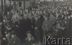 11.11.1938, Karwina, Zaolzie.
Przed Ratuszem w Karwinie w trakcie wizyty prezydenta Ignacego Mościckiego. Wśród tłumu pierwszy burmistrz miasta MUDr Wacław Olszak, umęczony przez hitlerowców w pierwszych dniach II wojny światowej.
Fot. NN, zbiory Ośrodka KARTA, kolekcja Władysława Owczarzego

