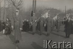 11.11.1938, Karwina, Zaolzie.
Przemarsz przez miasto żołnierzy Wojska Polskiego z pocztem sztandarowym w trakcie wizyty prezydenta Ignacego Mościckiego.
Fot. NN, zbiory Ośrodka KARTA, kolekcja Władysława Owczarzego
