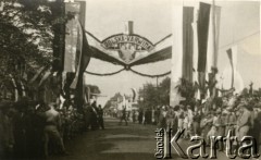 11.11.1938, Karwina, Zaolzie.
Brama powitalna w trakcie oczekiwania na przyjazd prezydenta Ignacego Mościckiego.
Fot. NN, zbiory Ośrodka KARTA, kolekcja Władysława Owczarzego

