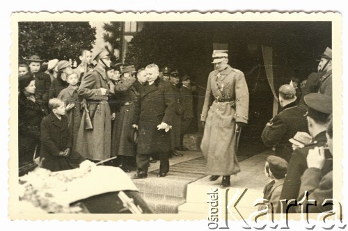 11.11.1938, Karwina, Zaolzie.
Z wizyty prezydenta Ignacego Mościckiego w Karwinie. Po przyjęciu w Ratuszu.
Fot. NN, zbiory Ośrodka KARTA, kolekcja Władysława Owczarzego