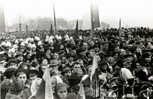 11.11.1938, Karwina, Zaolzie.
Obywatele Karwiny oczekują na przyjazd prezydenta Ignacego Mościckiego.
Fot. zbiory Ośrodka KARTA, kolekcja Władysława Owczarzego
