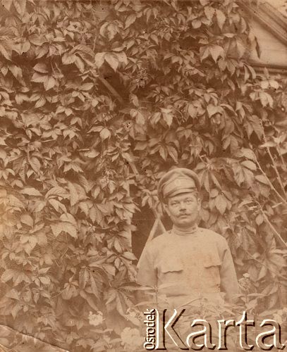 Lato 1917, Jatnik k/Nowoaleksandrowska, Rosja.
 Oficer lekarz armii rosyjskiej.
 Fot. NN, zbiory Ośrodka KARTA, udostępnił Stanisław Blichiewicz
   
