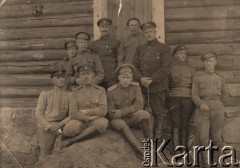 Lato 1917, Jatnik k/Nowoaleksandrowska, Rosja.
 Oficerowie armii rosyjskiej - obsługa lazaretu. Jeden z oficerów ma zawieszony na piersi Krzyż Św. Włodzimierza klasy 4. Trzeci od prawej stoi Eugeniusz Budzyński, za nim kapelan.
 Fot. NN, zbiory Ośrodka KARTA, udostępnił Stanisław Blichiewicz
   
