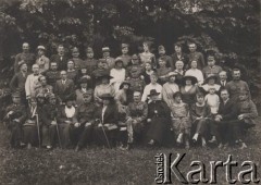 6.08.1925, Busko Zdrój, Polska.
 Zajazd Lekarzy i Sióstr Miłosierdzia Legionów Polskich. Na zdjęciu cywile - kobiety i mężczyźni oraz oficerowie Wojska Polskiego. W pierwszym rzędzie siódmy od lewej siedzi gen. dr n. med. Stefan Buchowski; w drugim rzędzie piaty stoi gen. Wojciech Puch-Rogalski.
 Fot. St. Sanecki, zbiory Ośrodka KARTA, udostępnił Stanisław Blichiewicz
   
