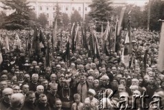 8.09.1936, Wilno, Polska.
 Hołd Arcypasterzowi na placu Katedralnym, na pierwszym planie biskupi (w biretach), piński Karol Niemira, arcybiskup wileński Romuald Jałbrzykowski i biskup pomocniczy Kazimierz Michalkiewicz.
 Fot. J. Łoziński, zbiory Ośrodka KARTA, udostępnił Stanisław Blichiewicz
   
