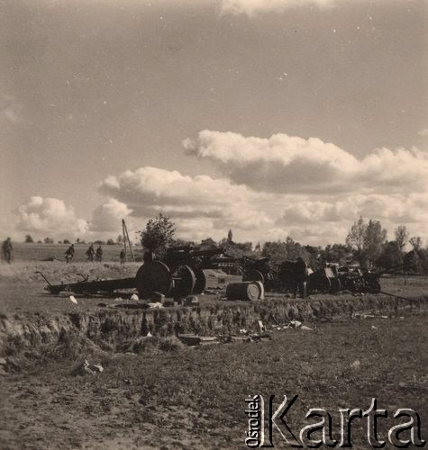 1941, Brześć nad Bugiem (Brześć Litewski).
 Okolice Twierdzy Brześć, radzieckie haubice 122 mm, wz. 38.
 Fot. NN, zbiory Ośrodka KARTA, udostępnił Stanisław Blichiewicz
   
