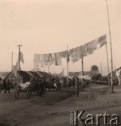 Wiosna 1942, ZSRR.
 Żołnierze niemieccy na froncie wschodnim, przemarsz jednostki Wehrmachtu.
 Fot. NN, zbiory Ośrodka KARTA, udostępnił Stanisław Blichiewicz
   
