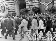 18.07.1943, Lwów, dystrykt Galicja, Generalna Gubernia.
 Przemarsz ochotników do 14 Dywizji Strzeleckiej SS 