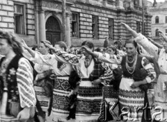 18.07.1943, Lwów, dystrykt Galicja, Generalna Gubernia.
 Uroczysta odprawa ochotników do 14 Dywizji Strzeleckiej SS 