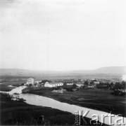 8.07.1941, Czortków, Ukraina, ZSRR.
Panorama miasta, na pierwszym planie rzeka Seret.
Fot. Meinrad von Ow, zbiory Ośrodka KARTA, udostępnił Bogdan Musiał
