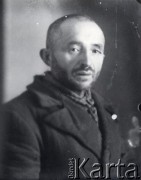 Druga połowa lat 30. do 1941, Kozienice, Polska.
Lajzera Nuta, portret.
Zdjęcie wykonane w atelier fotograficznym żydowskiego fotografa Chaima Bernemana. Przed wojną zakład mieścił się w Kozienicach na rogu ulic Warszawskiej i Maciejowickiej, przed wybuchem wojny albo już w czasie niemieckiej okupacji  został przeniesiony na ulicę Lubelską 13. Cała kolekcja jest datowana na okres od drugiej połowy lat 30-tych do roku 1941, kiedy Chaim Berneman wraz z rodziną został zesłany do obozu pracy w Wolanowie. Berneman zmarł po ucieczce z obozu.
Fot. Chaim Berneman (Chaim Berman), zbiory Ośrodka KARTA