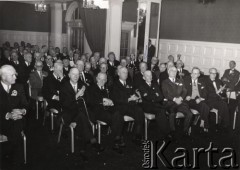 Brak daty, Londyn, Wielka Brytania.
Grupa osób podczas spotkania.
Fot. NN, zbiory Ośrodka KARTA, udostępniła Krystyna Bogucka