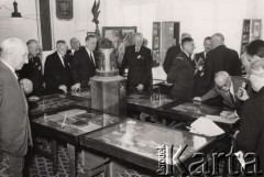 Brak daty, Wielka Brytania.
Żołnierze weterani podczas otwarcia wystawy.
Fot. NN, zbiory Ośrodka KARTA, udostępniła Krystyna Bogucka