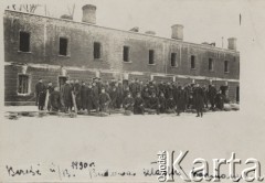 1930, Brzeska, woj. poleskie, Polska.
Zajęcia praktyczne 6 Batalionu Saperów przy prawym brzegu Bugu w rejonie koszar okrężnych - budowa kładki przeprawowej tzw. 