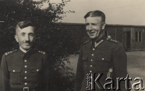 1943, Dorsten, III Rzesza Niemiecka.
Oficerowie Wojska Polskiego Edward Metze i Edward Zeidel w Oflagu VI E. 
Fot. NN, zbiory Ośrodka KARTA, udostępniła Wanda Zatryb