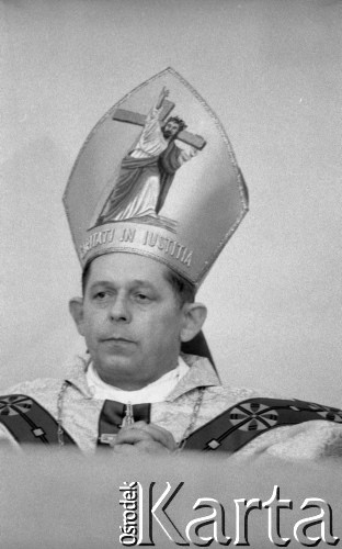 24.09.1981, Warszawa, Polska.
Ingres prymasa Józefa Glempa w katedrze św. Jana w Warszawie. Na zdjęciu arcybiskup Józef Glemp. 
Fot. NN, zbiory Ośrodka KARTA/Independent Polish Agency (IPA) przekazał Józef Lebenbaum