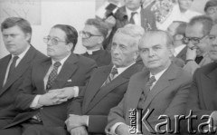 24.09.1981, Warszawa, Polska. 
Ingres prymasa Józefa Glempa w katedrze św. Jana w Warszawie. Na zdjęciu msza ingresowa przed kościołem św. Anny. Przedstawiciele rządu od prawej: Józef Ozga-Michalski, Ludomir Stasiak, Adam Morawski (CHSS), w głębi ks. Adam Boniecki, Zdzisław Pilecki (CHSS). 
Fot. NN, zbiory Ośrodka KARTA/Independent Polish Agency (IPA) przekazał Józef Lebenbaum 

