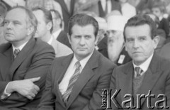 24.09.1981, Warszawa, Polska.
Ingres prymasa Józefa Glempa w katedrze św. Jana w Warszawie. Na zdjęciu członkowie rządu podczas mszy przed kościołem św. Anny. 
Fot. NN, zbiory Ośrodka KARTA/Independent Polish Agency (IPA) przekazał Józef Lebenbaum