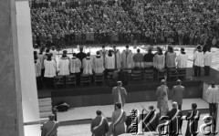 3.05.1981, Szczecin, Polska.
Uroczystość poświęcenia sztandaru Niezależnego Samorządnego Związku Zawodowego Solidarność Pomorza Zachodniego. Na zdjęciu duchowni przy ołtarzu podczas koncelebrowanej mszy świętej.
Fot. NN, zbiory Ośrodka KARTA/Independent Polish Agency (IPA), przekazał Józef Lebenbaum

