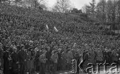 3.05.1981, Szczecin, Polska.
Uroczystość poświęcenia sztandaru Niezależnego Samorządnego Związku Zawodowego Solidarność Pomorza Zachodniego. Na zdjęciu tłum zgromadzony w amfiteatrze.
Fot. NN, zbiory Ośrodka KARTA/Independent Polish Agency (IPA), przekazał Józef Lebenbaum

