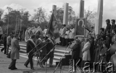 3.05.1981, Szczecin, Polska.
Uroczystość poświęcenia sztandaru Niezależnego Samorządnego Związku Zawodowego Solidarność Pomorza Zachodniego. Na zdjęciu poczet sztandarowy. W głębi obraz Matki Boskiej Częstochowskiej.
Fot. NN, zbiory Ośrodka KARTA/Independent Polish Agency (IPA), przekazał Józef Lebenbaum

