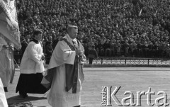 3.05.1981, Szczecin, Polska.
Uroczystość poświęcenia sztandaru Niezależnego Samorządnego Związku Zawodowego Solidarność Pomorza Zachodniego. Na zdjęciu biskup szczeciński Kazimierz Majdański.
Fot. NN, zbiory Ośrodka KARTA/Independent Polish Agency (IPA), przekazał Józef Lebenbaum

