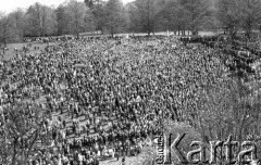 3.05.1981, Szczecin, Polska.
Uroczystość poświęcenia sztandaru Niezależnego Samorządnego Związku Zawodowego Solidarność Pomorza Zachodniego. Na zdjęciu tłum, który przyszedł na uroczystość.
Fot. NN, zbiory Ośrodka KARTA/Independent Polish Agency (IPA), przekazał Józef Lebenbaum

