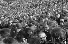 3.05.1981, Szczecin, Polska.
Uroczystość poświęcenia sztandaru Niezależnego Samorządnego Związku Zawodowego Solidarność Pomorza Zachodniego. Na zdjęciu tłum zgromadzony w amfiteatrze.
Fot. NN, zbiory Ośrodka KARTA/Independent Polish Agency (IPA), przekazał Józef Lebenbaum

