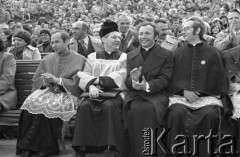 3.05.1981, Szczecin, Polska.
Uroczystość poświęcenia sztandaru Niezależnego Samorządnego Związku Zawodowego Solidarność Pomorza Zachodniego. Na zdjęciu duchowni, którzy przybyli na uroczystość.
Fot. NN, zbiory Ośrodka KARTA/Independent Polish Agency (IPA), przekazał Józef Lebenbaum

