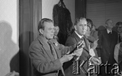 6-12.06.1981, Warszawa, Polska.
Wizyta Czesława Miłosza w Polsce po otrzymaniu Literackiej Nagrody Nobla - konferencja prasowa z udziałem noblisty. Z tyłu (za pisarzem) widoczny jest Mirosław Odorowski, ojciec profesor Mieczysław Albert Krąpiec, rektor Katolickiego Uniwersytetu Lubelskiego oraz Carol Thigpen.
Fot. NN, zbiory Ośrodka KARTA/Independent Polish Agency (IPA) przekazał Józef Lebenbaum