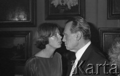 6.06.1981, Warszawa, Polska.
Wizyta Czesława Miłosza w Polsce po otrzymaniu Literackiej Nagrody Nobla - spotkanie z poetą w Pałacu na Wodzie w Łazienkach Królewskich. Noblista w towarzystwie Carol Thigpen.
Fot. NN, zbiory Ośrodka KARTA/Independent Polish Agency (IPA) przekazał Józef Lebenbaum