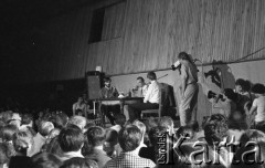 6.06.1981, Warszawa, Polska.
Wizyta Czesława Miłosza w Polsce po otrzymaniu Literackiej Nagrody Nobla - spotkanie z czytelnikami w Centralnym Klubie Studentów Politechniki Warszawskiej 