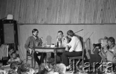6.06.1981, Warszawa, Polska.
Wizyta Czesława Miłosza w Polsce po otrzymaniu Literackiej Nagrody Nobla - spotkanie z czytelnikami w Centralnym Klubie Studentów Politechniki Warszawskiej 