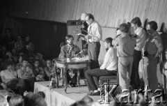 6.061981, Warszawa, Polska.
Wizyta Czesława Miłosza w Polsce po otrzymaniu Literackiej Nagrody Nobla - spotkanie z czytelnikami w Centralnym Klubie Studentów Politechniki Warszawskiej 