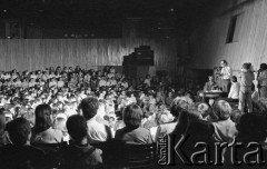 6.06.1981, Warszawa, Polska.
Wizyta Czesława Miłosza w Polsce po otrzymaniu Literackiej Nagrody Nobla - spotkanie z czytelnikami w Centralnym Klubie Studentów Politechniki Warszawskiej 