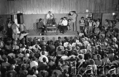6.06.1981, Warszawa, Polska.
Wizyta Czesława Miłosza w Polsce po otrzymaniu Literackiej Nagrody Nobla - spotkanie z czytelnikami w Centralnym Klubie Studentów Politechniki Warszawskiej 
