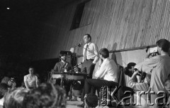 6.06.1981, Warszawa, Polska.
Wizyta Czesława Miłosza w Polsce po otrzymaniu Literackiej Nagrody Nobla - spotkanie z czytelnikami w Centralnym Klubie Studentów Politechniki Warszawskiej 