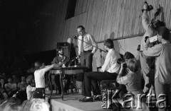 6.06.1981, Warszawa, Polska.
Wizyta Czesława Miłosza w Polsce po otrzymaniu Literackiej Nagrody Nobla - spotkanie z czytelnikami w Centralnym Klubie Studentów Politechniki Warszawskiej 