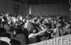 6.06.1981, Warszawa, Polska.
Wizyta Czesława Miłosza w Polsce po otrzymaniu Literackiej Nagrody Nobla - spotkanie z czytelnikami w Centralnym Klubie Studentów Politechniki Warszawskiej 