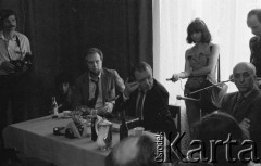 8.06.1981, Warszawa, Polska.
Wizyta Czesława Miłosza w Polsce po otrzymaniu Literackiej Nagrody Nobla - spotkanie w siedzibie wydawnictwa 